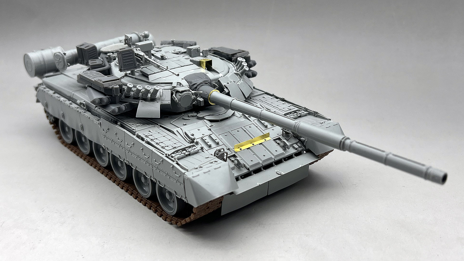 Amusing Hobby | 35A068 | T-80UM-2 Russian Main Battle Tank | 1:35