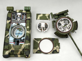 Amusing Hobby | 35A060 | Russian Main Battle Tank T-80U (Full Interior) | 1:35