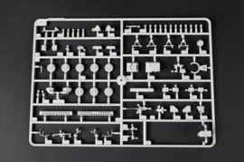 Trumpeter | 07456 | M1132 Stryker Engineer Squad Vehicle w/SOB | 1:72