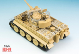 Rye Field Model | 5025 | Tiger I w/ Full Interior & clear parts | 1:35