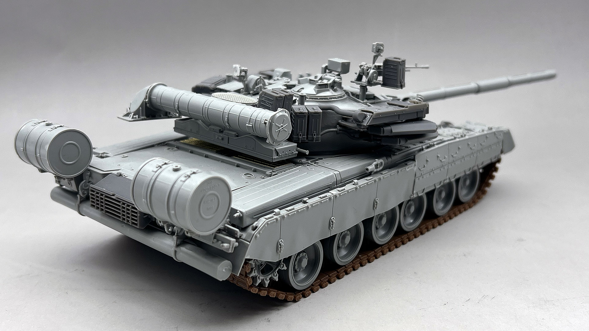 Amusing Hobby | 35A068 | T-80UM-2 Russian Main Battle Tank | 1:35
