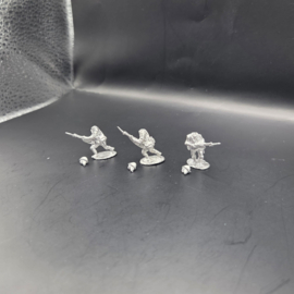 EWM | DutInf05 | Infantryman Attacking with Rifles & Bayonets | 1:72