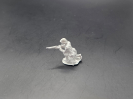 EWM | DutInf03 | Infantryman Kneeling Firing Rifle | 1:72