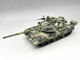Amusing Hobby | 35A060 | Russian Main Battle Tank T-80U (Full Interior) | 1:35