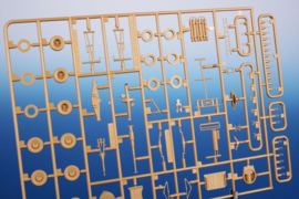 Special Armour | SA72028 | German WWII V-4 Rocket with Launcher | 1:72