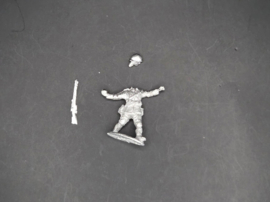EWM | DutInf06 | Infantryman Throwing Grenade with Rifle Slung | 1:72