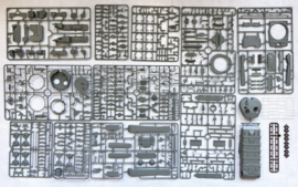 Amusing Hobby | 35A060 | Russian Main Battle Tank T-80U (Full Interior) | 1:35
