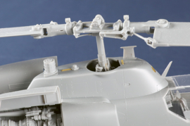 Trumpeter | 05117 | AH-1W "Super Cobra" helicopter (Turned Exhaust) | 1:35