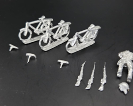 EWM | DutInf27 | Infantryman Riding Bicycles with Rifles | 1:72