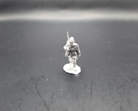 EWM | DutInf07 | Infantryman Marching with Rifle Slung | 1:72