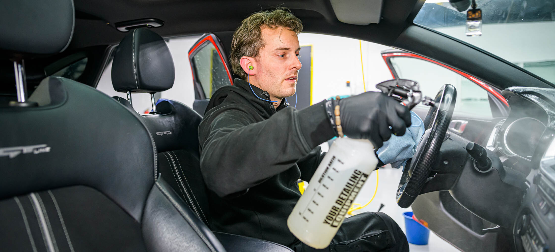 Auto reinigen, reiniging interieur auto, auto interieur reinigen | VDB Detailing