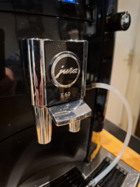 Jura E60 Piano Black Type 15082 – De Perfecte Koffiemachine voor Thuis