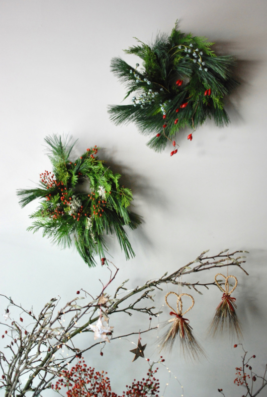 Conifer wreath M  with red rose hip berry - ø45-50cm- SOLD