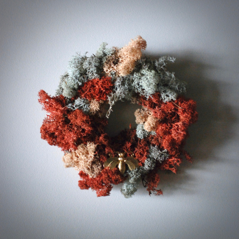 Moss wreath mini - Brick corail grey with  gold metal bee - ø20cm - SOLD OUT