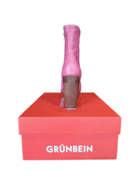 Grünbein Isabell, fuchsia.