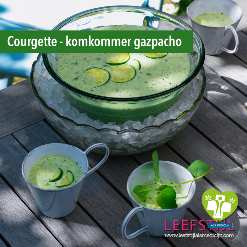 Courgette-komkommer gazpacho