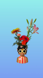 Vaas girl met bloemen
