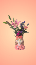 Vaas dame met bloemen