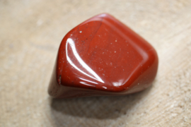 Rode Jaspis trommelsteen