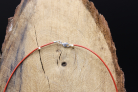 Lederen halsketting met karabijnslotje rood 45 cm