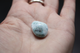 Larimar trommelsteen