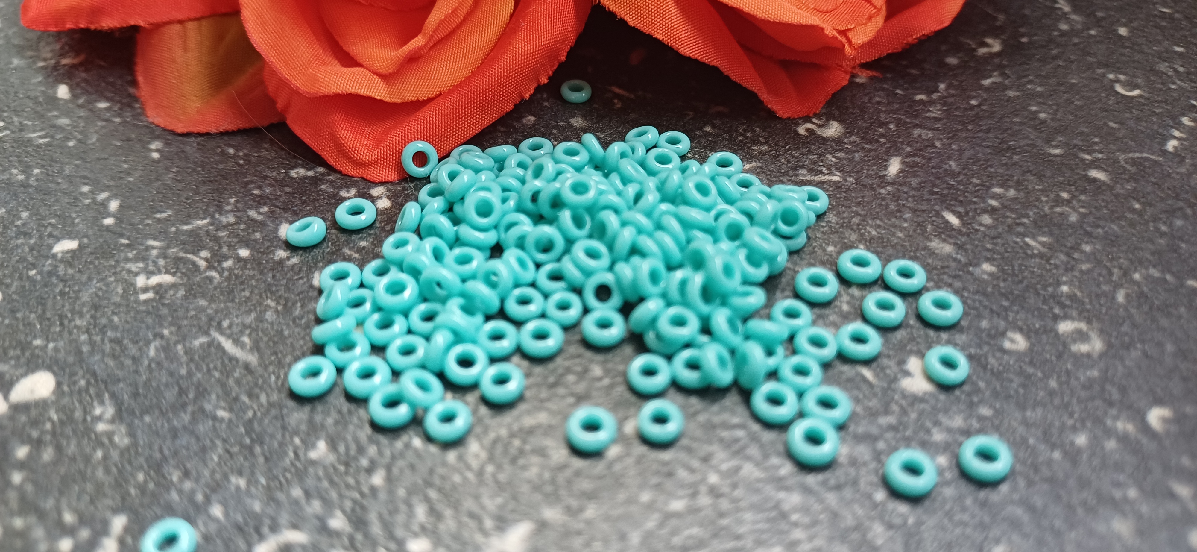 Demi Round Opaque Turquoise 8/0, 5 gram