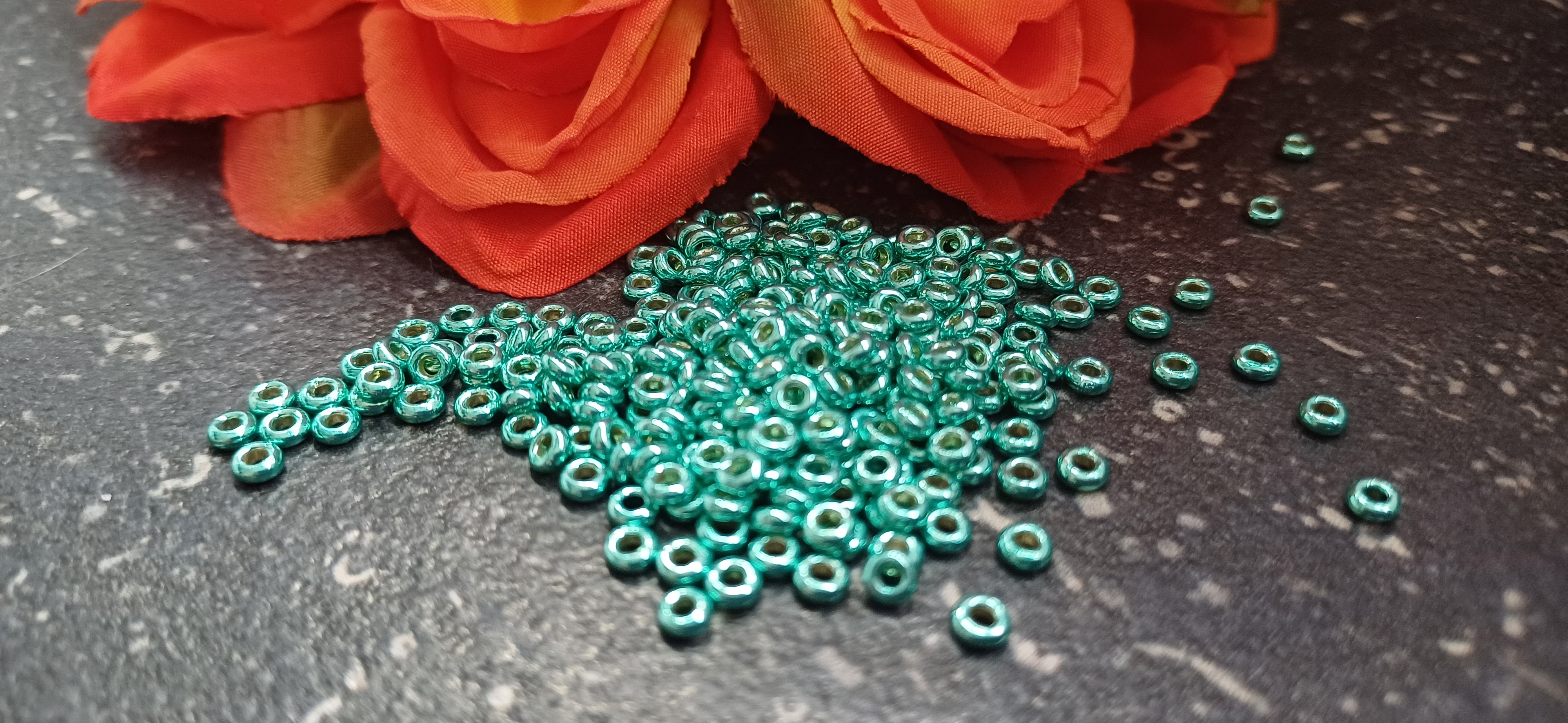 Demi Round Perma Finish Galvanized green tea 8/0, 5 gram