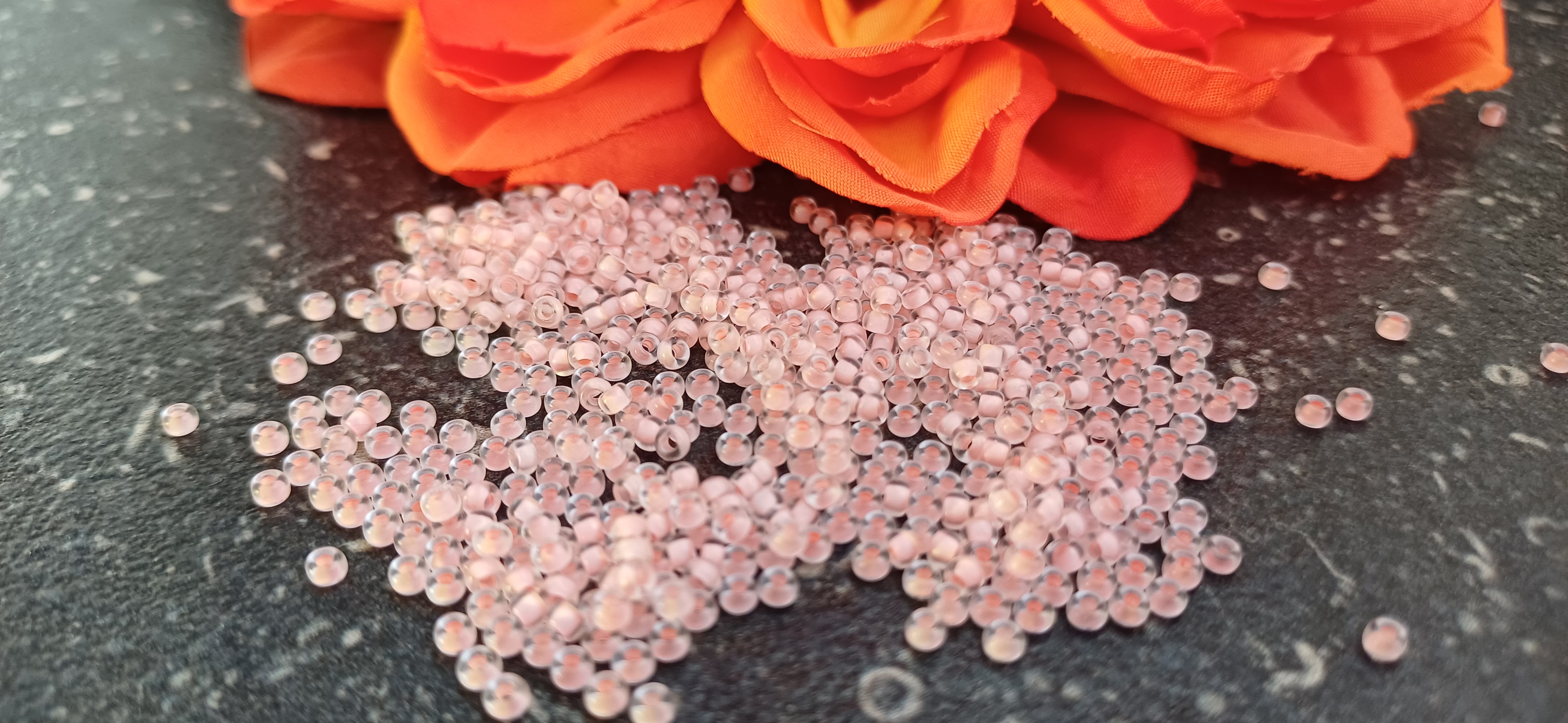 Rocailles Baby pink lined semi frosted crystal 11/0, 5 gram