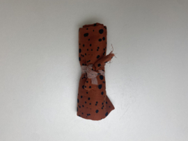 Swaddle rood met zwarte confetti 65 cm