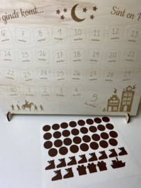 Sinterklaas houten aftelkalender + stickervel en standaard