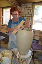 Workshop Carla Teer - je favoriete dier in klei gevangen; dieren boetseren