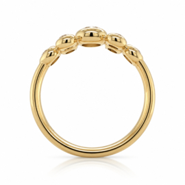 Gouden ring met zeven diamanten in bolzettingen