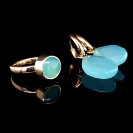 Gouden ring met Sea Blue Chalcedoon