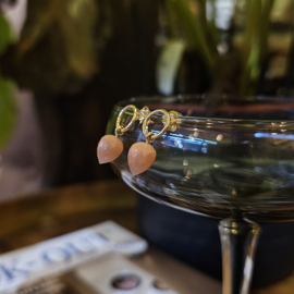 Gouden Oorstekers met Indische Maansteen