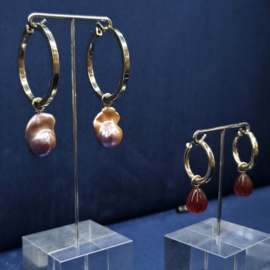 XL Geelgouden Creolen met roze Barokparels