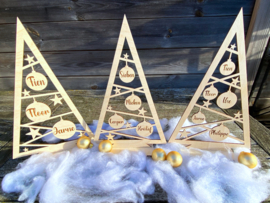 Houten kerstboom met namen