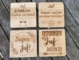 set van 4 houten onderzetters einde schooljaar juf/meester