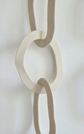 'Hold me' white porcelain