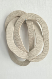 'Hold me' white porcelain