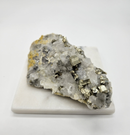Bergkristal met Pyriet ruw