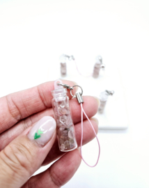 Rozekwarts Tashanger/Telefoonhanger Geluksflesje