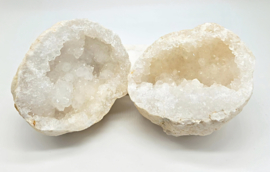 Bergkristal Kwarts Geode uit Marokko (2 helften) 2,379kg Zie Filmpje