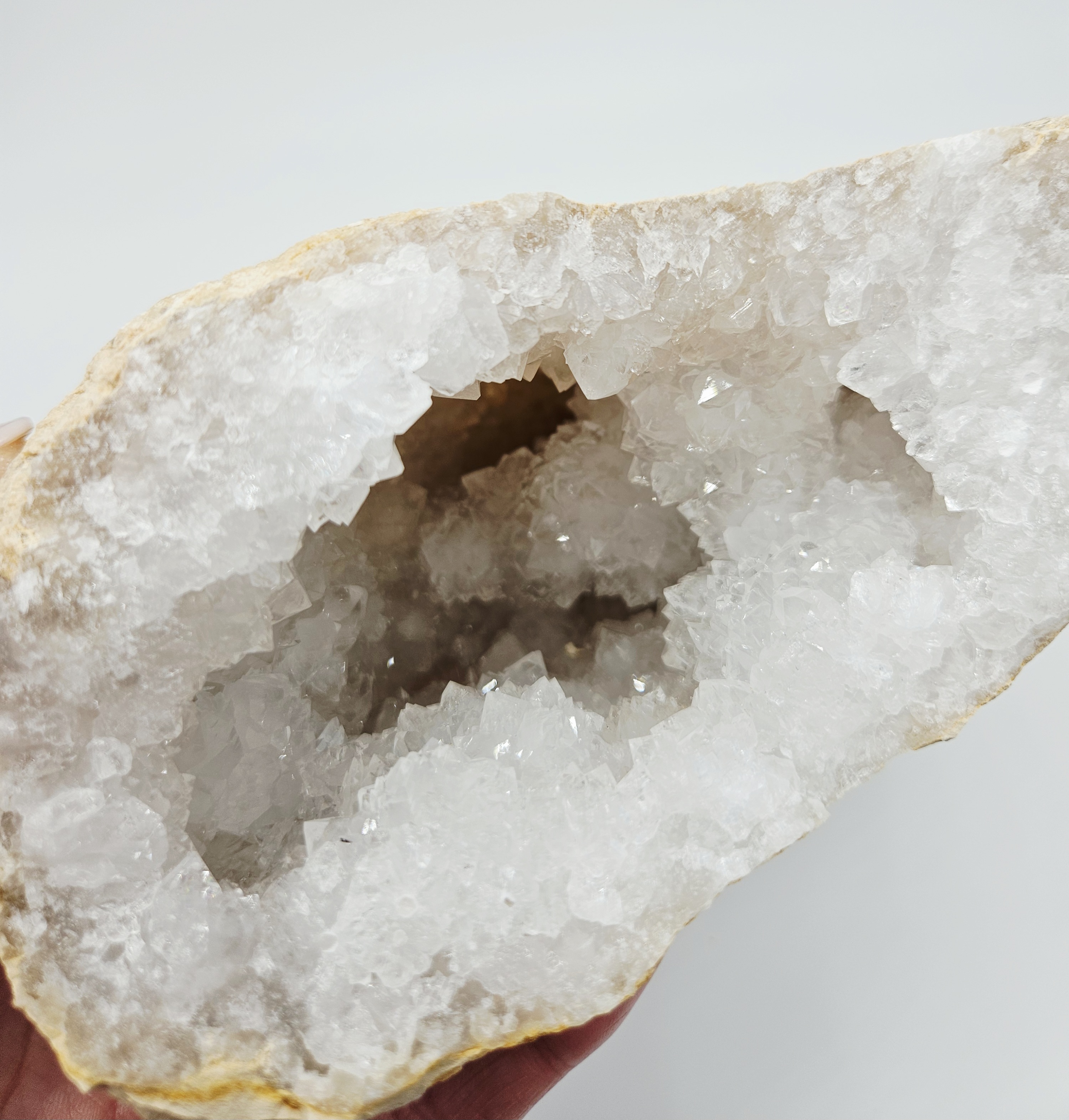 Bergkristal Kwarts Geode uit Marokko (2 helften) 2,204kg Zie Filmpje
