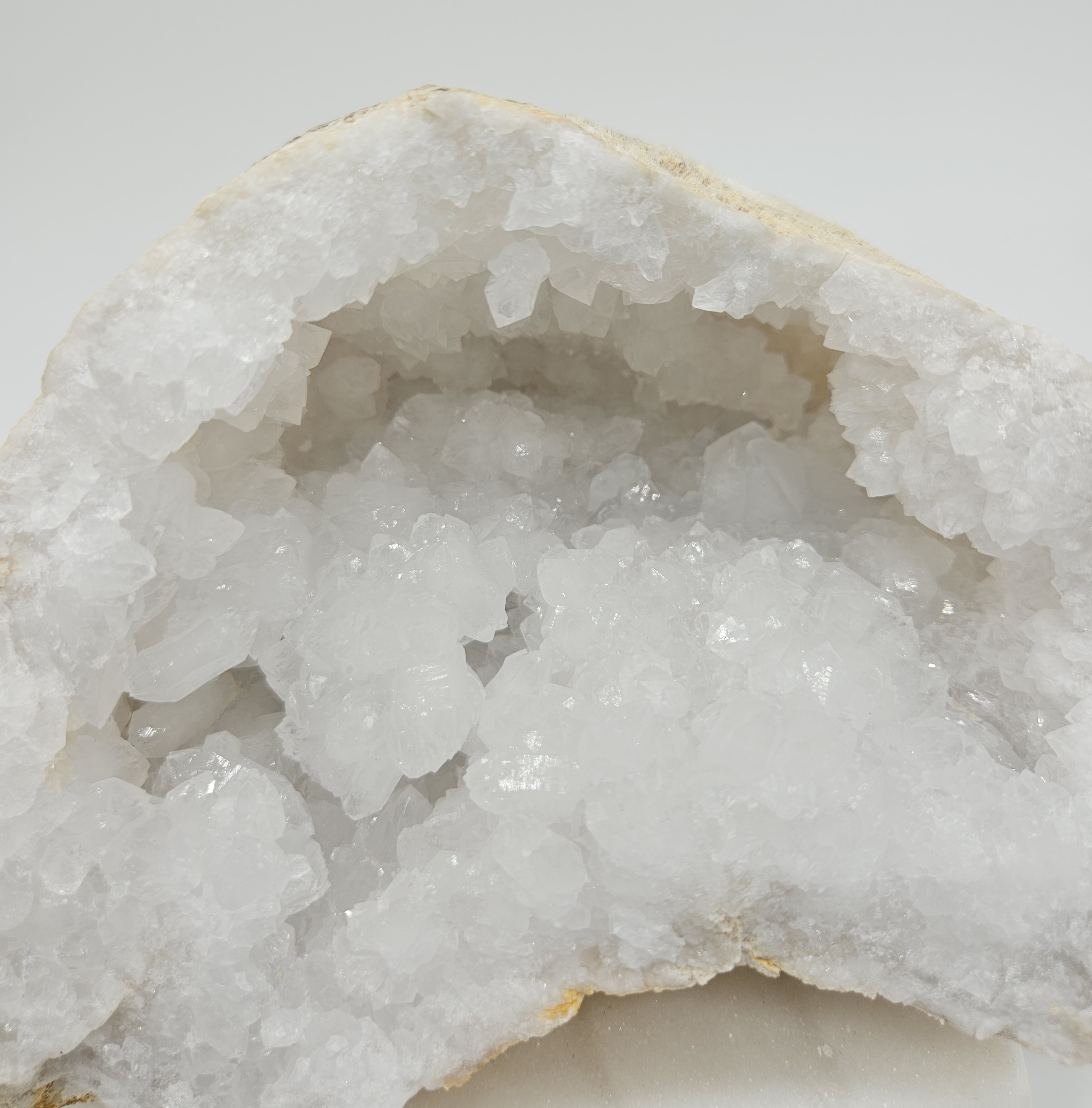 Bergkristal Kwarts Geode uit Marokko (2 helften) 3,567kg Zie Filmpje