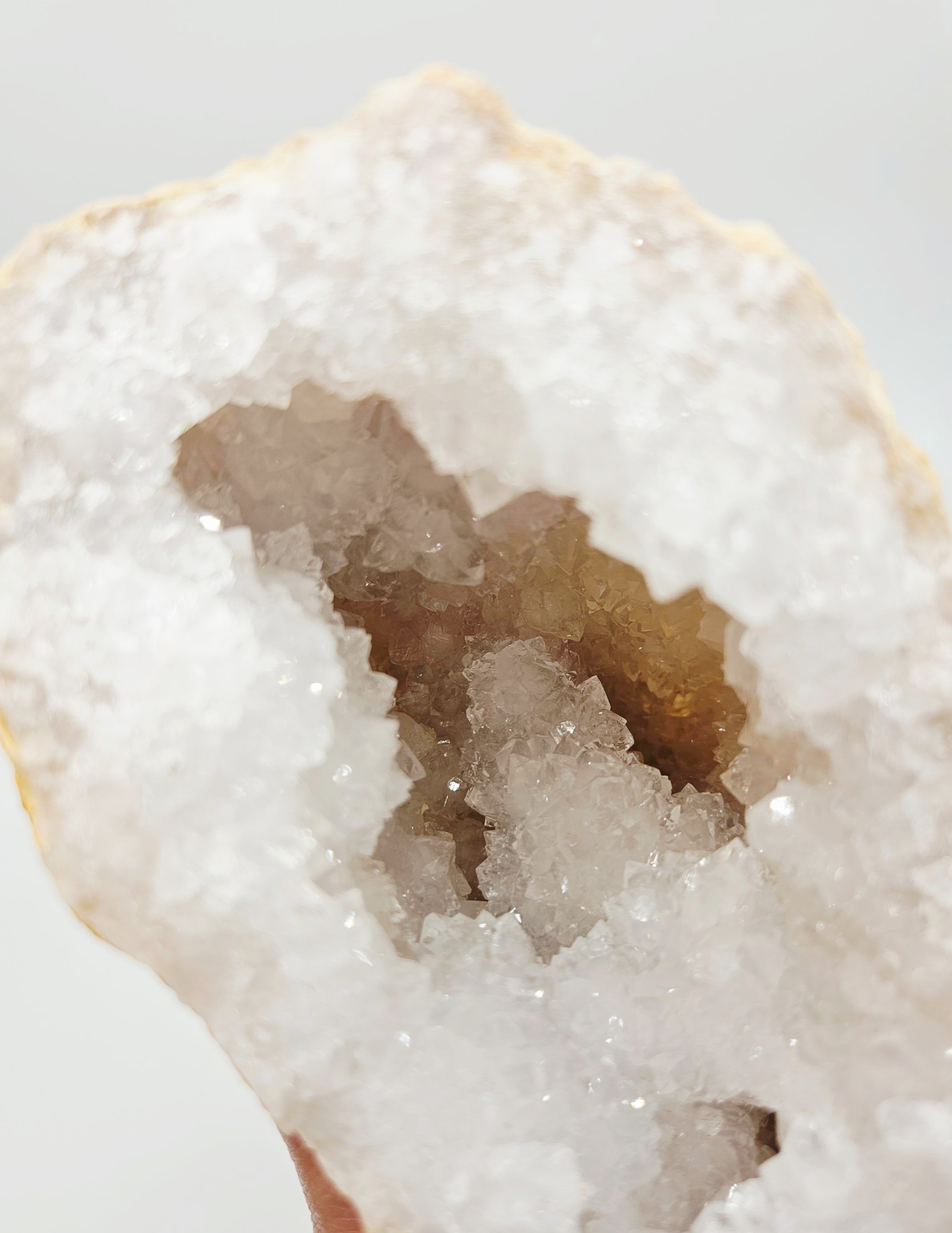 Bergkristal Kwarts Geode uit Marokko (2 helften) 2,204kg Zie Filmpje