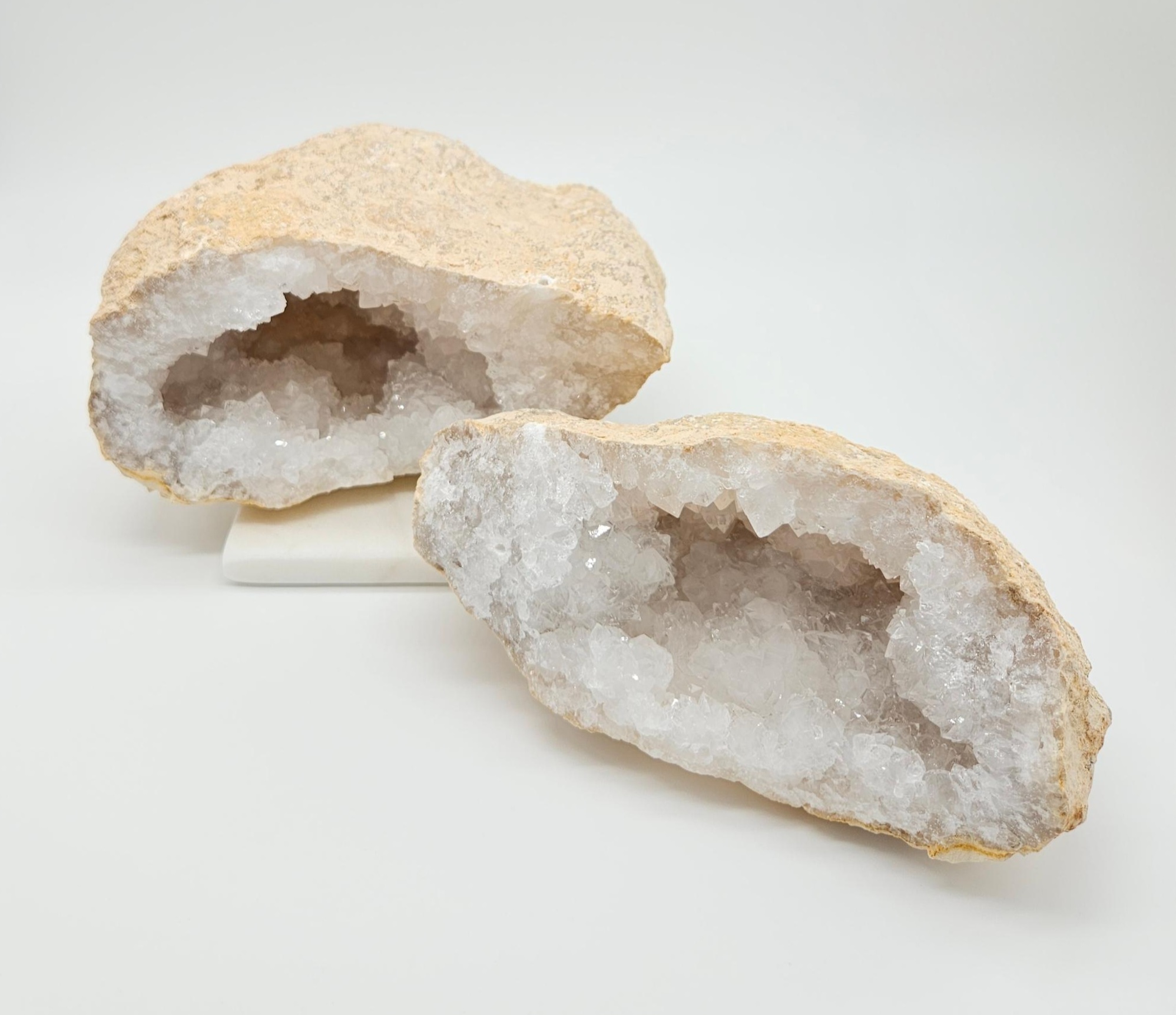 Bergkristal Kwarts Geode uit Marokko (2 helften) 2,204kg Zie Filmpje