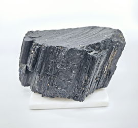 Toermalijn zwart ruw, 1,491kg (zie filmpje)