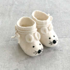 Newborn slofje - Muis wit