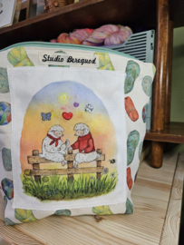 Projectbag Schaapjes op hek ongeveer 28 cm x 28 cm