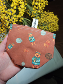 Yarn cosy/yarn sleeve breibeer roodbruin